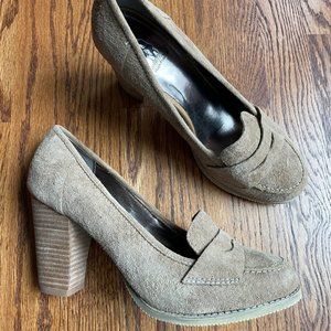 Women's Hush Puppies Tan Suede Block Heel Loafers Size 9